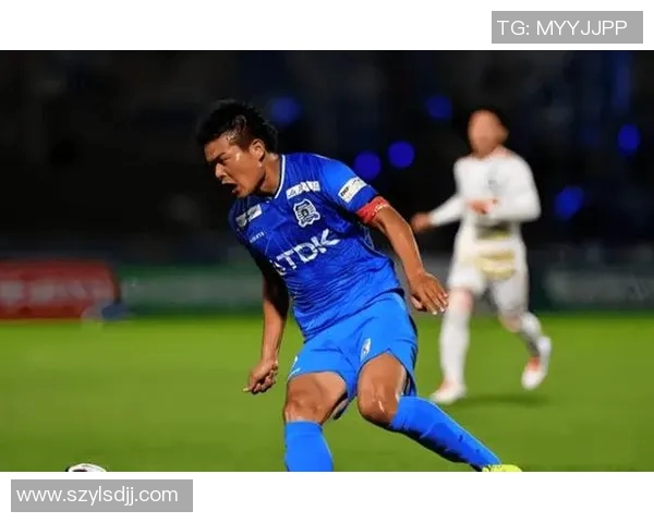 山口雷诺与德岛漩涡的激烈对决展现足球魅力与团队精神