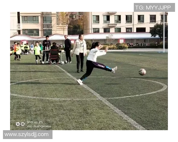 吴敏独家揭秘足球技巧与战术分享助你提升球技与比赛表现